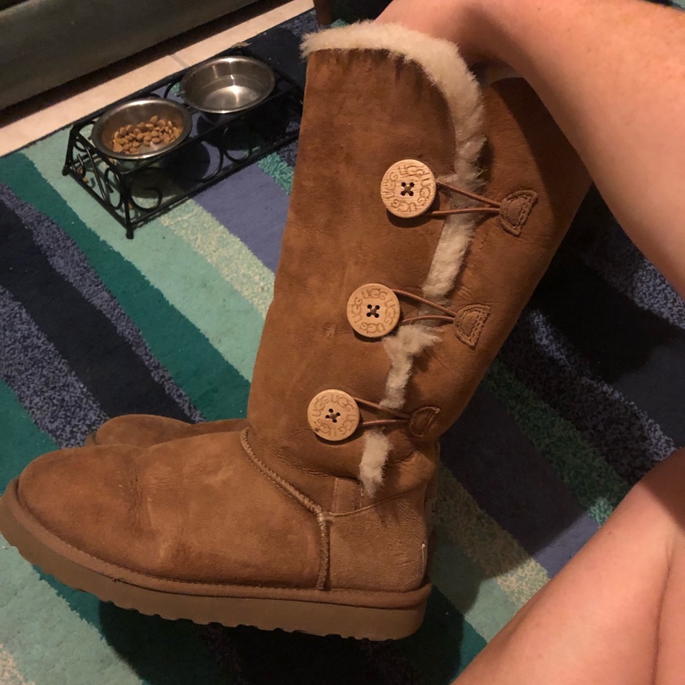Size 8 bailey button uggs